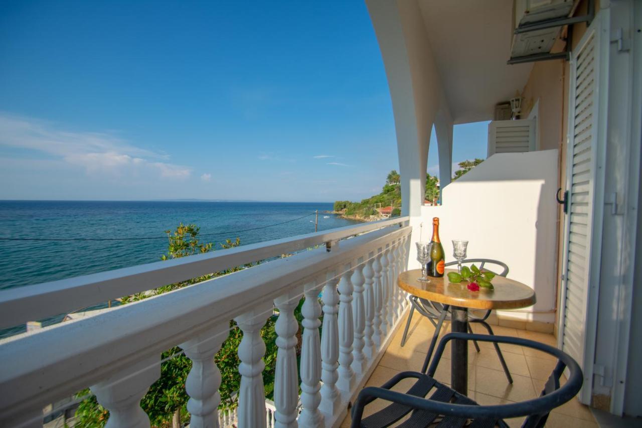 Agoulos Beach Hotel Argassi Bagian luar foto