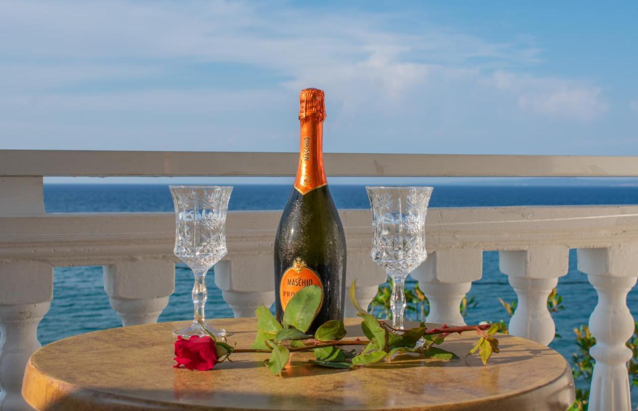 Agoulos Beach Hotel Argassi Bagian luar foto
