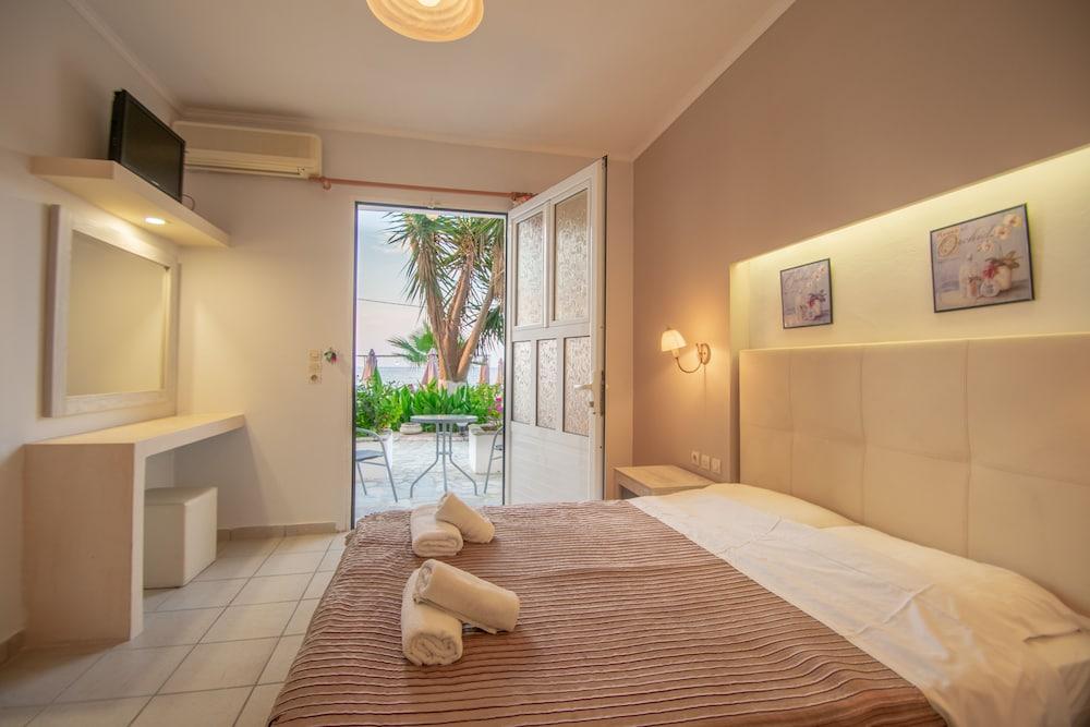 Agoulos Beach Hotel Argassi Bagian luar foto